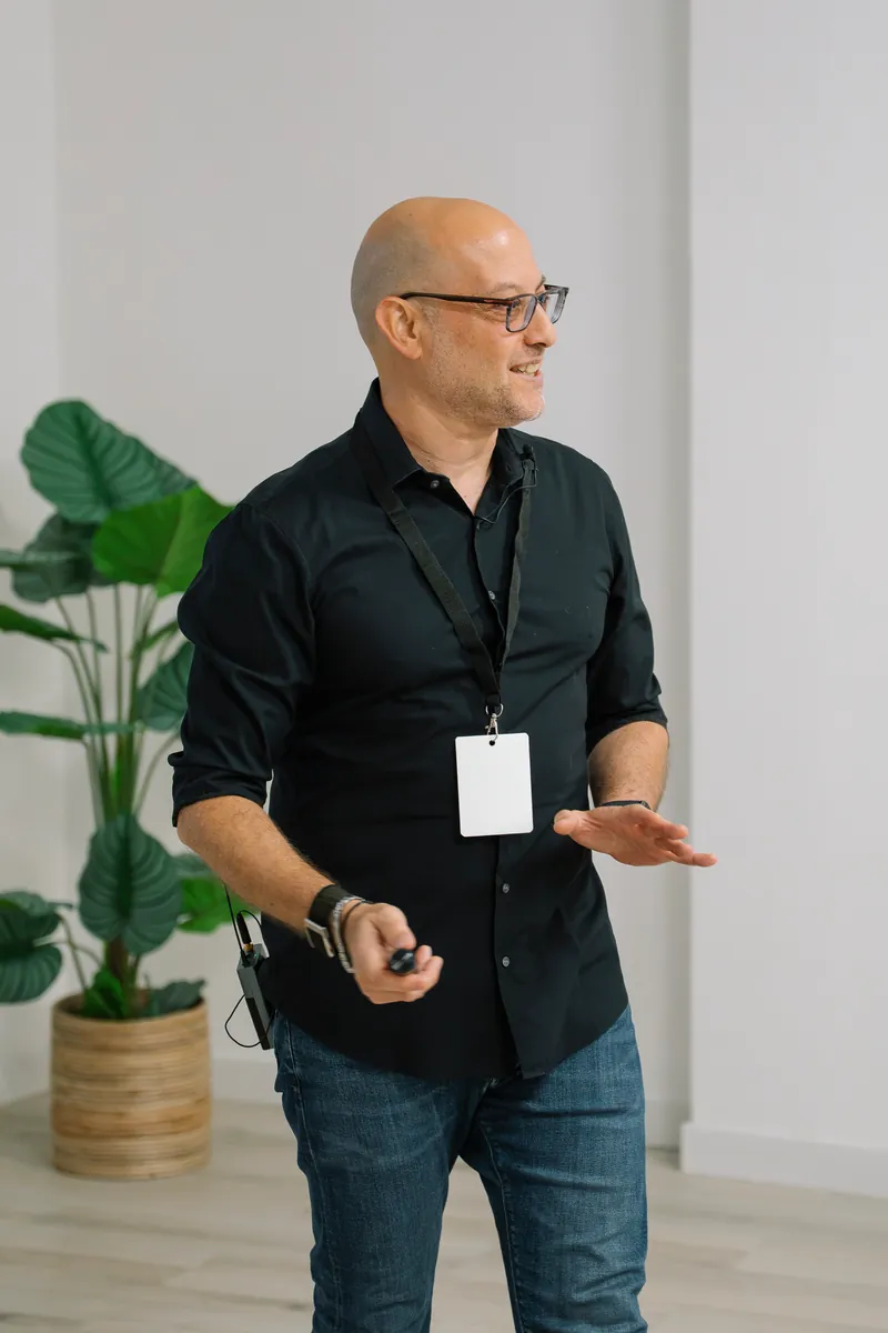 Nando Pappalardo durante un encuentro de la comunidad